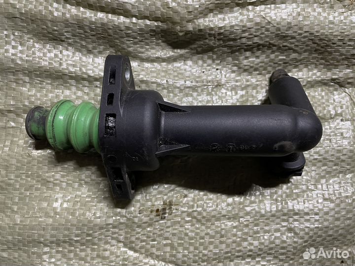 Рабочий цилиндр сцепления Skoda Fabia 2001 1.4 AUB