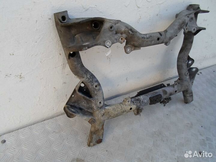 Подрамник Mercedes C-klasse W204