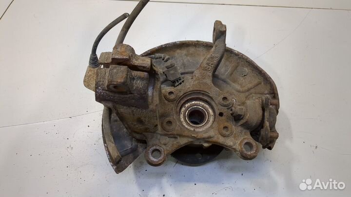 Ступица (кулак, цапфа) правая передняя Volkswagen Touran