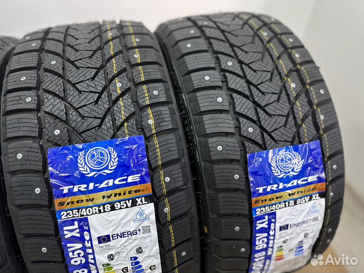 Tri Ace Snow White II Stud 235/40 R18 95V