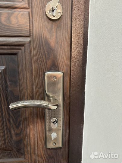 Дверь входная металлическая правая бу