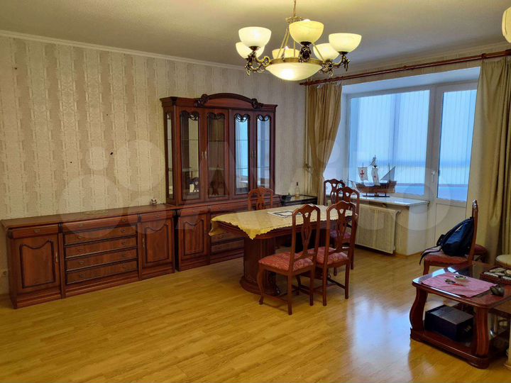 3-к. квартира, 94 м², 3/9 эт.