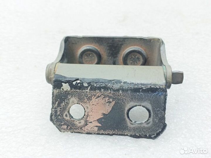 Петля двери багажника задняя левая Nissan Qashqai