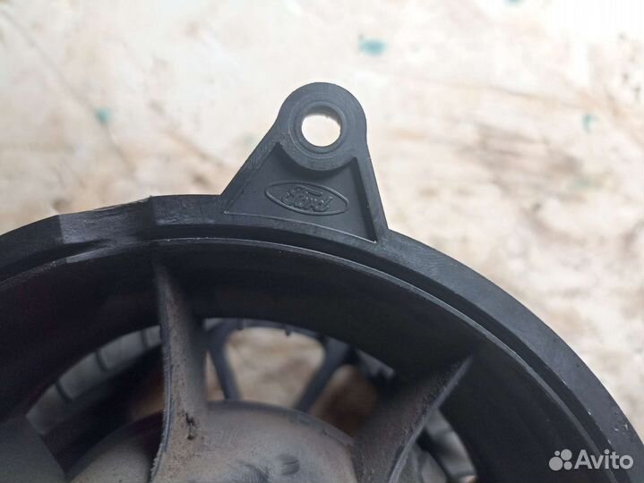 Форд Фьюжн мотор отопителя печки