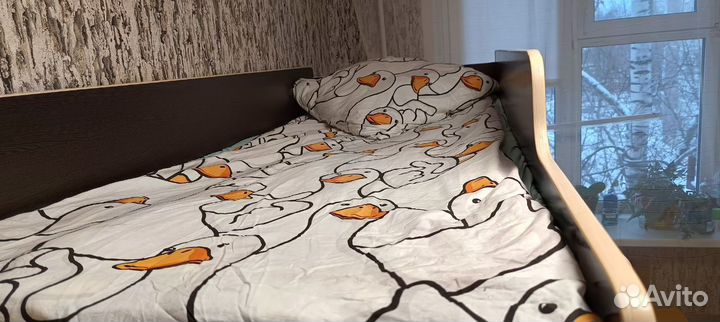 Двухярусная кровать со столом и шкафом