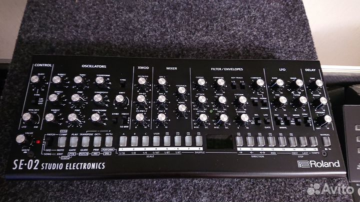 Аналоговый синтезатор Roland SE-02 boutique