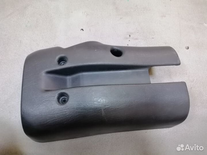 Кожух рулевой колонки нижний Mitsubishi Carisma DA