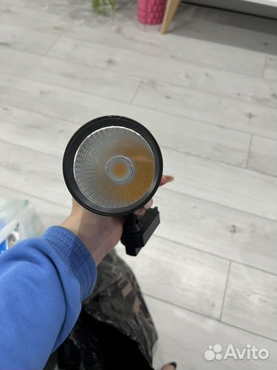 Трековый светилтник