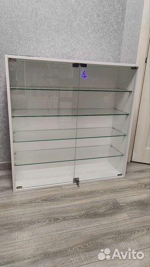 Витрина настенная