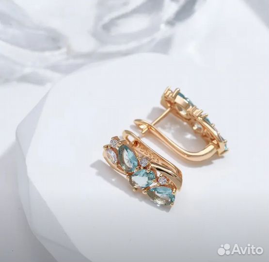 Позолоченные серьги с топазами