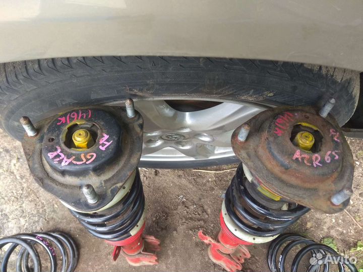 Продам стойки для Тойота Ноаh AZR65