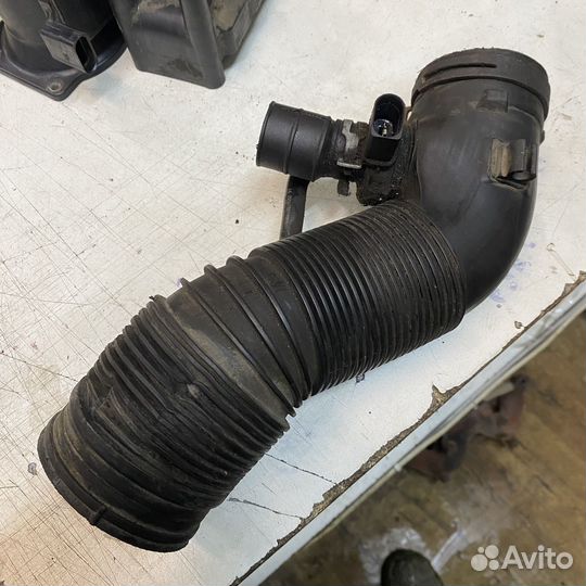 Патрубок воздушного фильтра Skoda Octavia A4