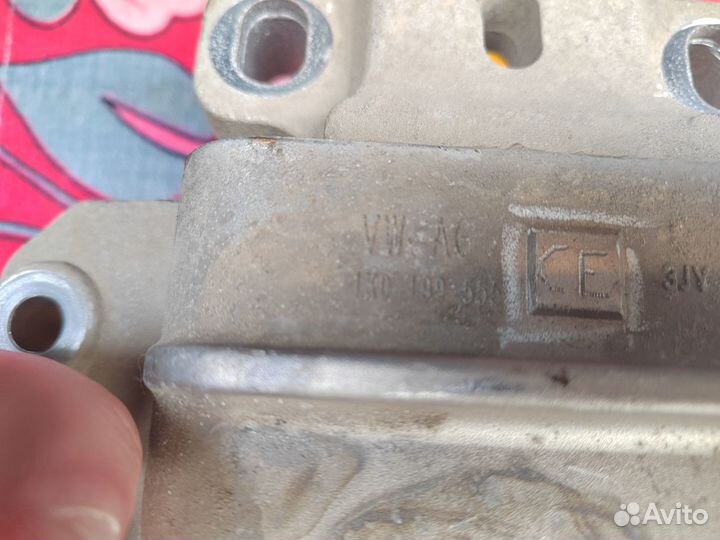 Опора кпп левая Volkswagen Jetta 6