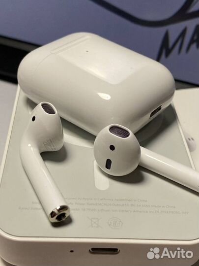 AirPods второго поколения