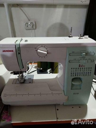 Швейная машина Janome бу