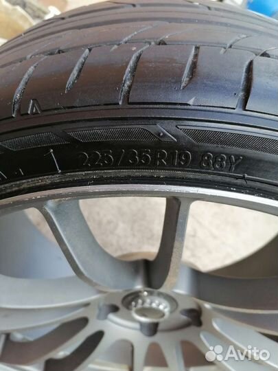 Nitto NT555 225/35 R19 19E