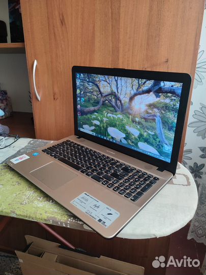 Ноутбук asus
