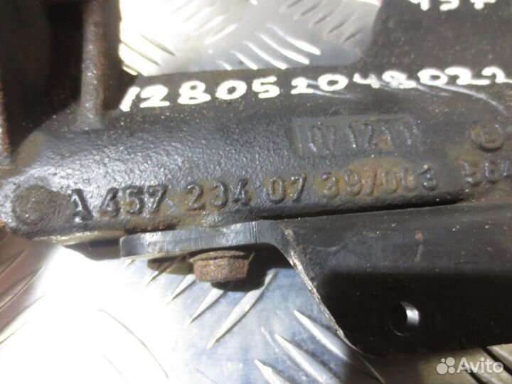 Кронштейн компрессора кондиционера Mercedes-Benz A