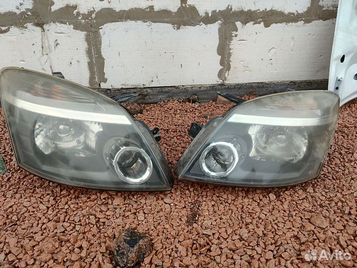 Фары на hover h3