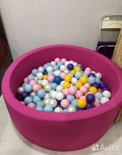 Сухой бассейн с шариками
