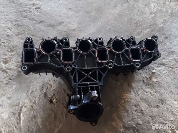 Коллектор впускной VW Passat B7 1.6 TDI