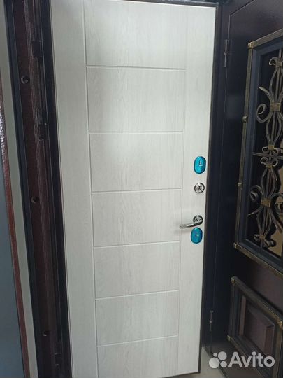 Дверь входная металлическая