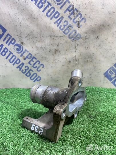 Фланец системы охлаждения Volvo S40 седан 1.6