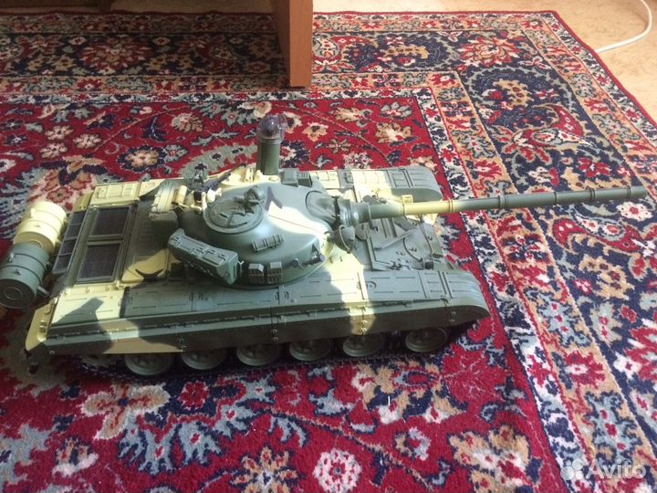 Танк Т-72 на пульте управления