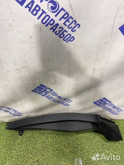 Обшивка стойки задняя правая Bmw 750I седан 4.8