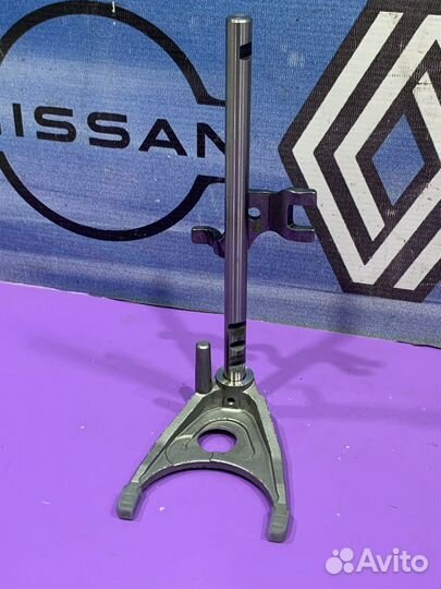 Вилка пятой передачи переключения скорости Renault