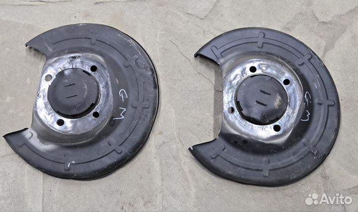 Кожух заднего тормозного диска GM 13330137/8