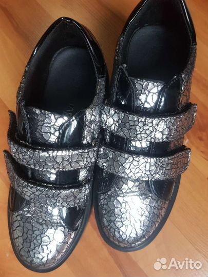 Кроссовки женские новые