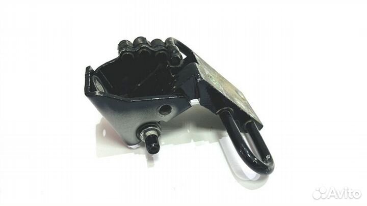 Петля двери нижняя передняя правая Volkswagen Golf