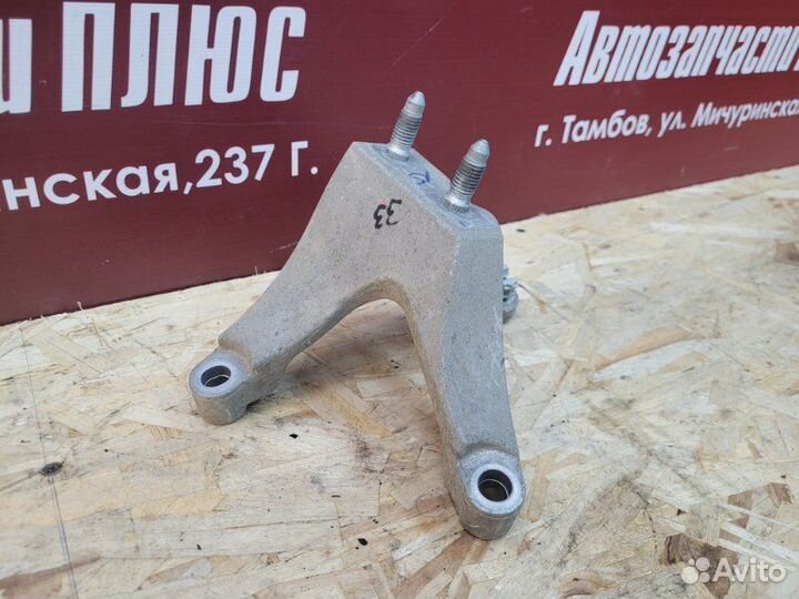 Кронштейн кпп Renault Sandero Stepway