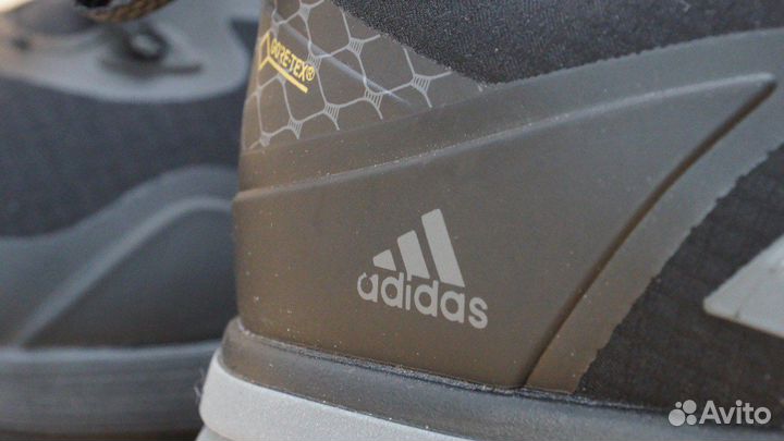 Кроссовки Adidas goretex