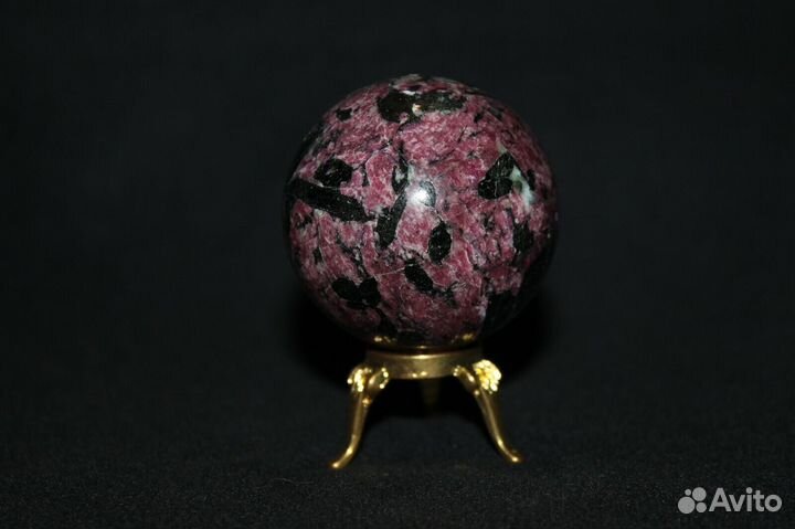 Шар из камня Эвдиалит, 45,6мм. № 45