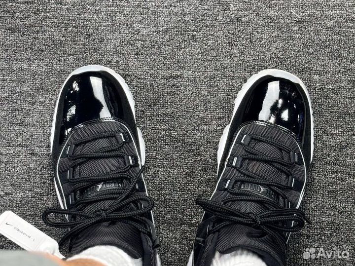 Nike air jordan 11 black