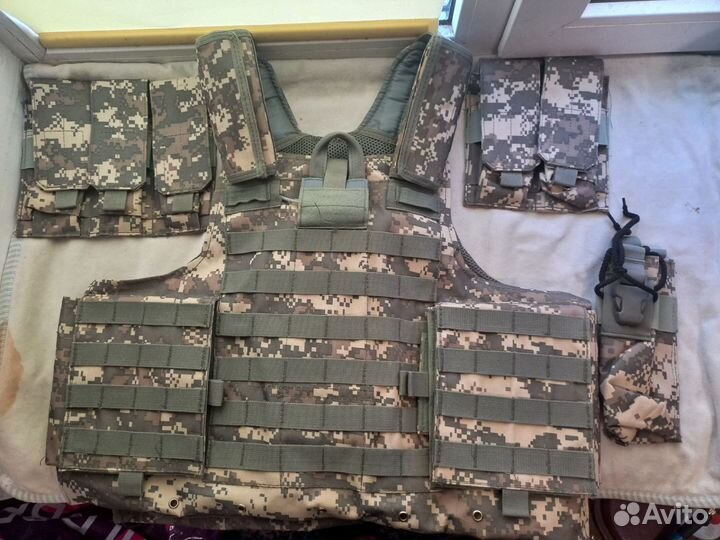 Бронежилет с подсумками