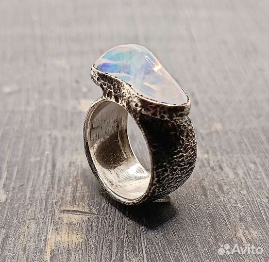 Серебряное кольцо с опалом