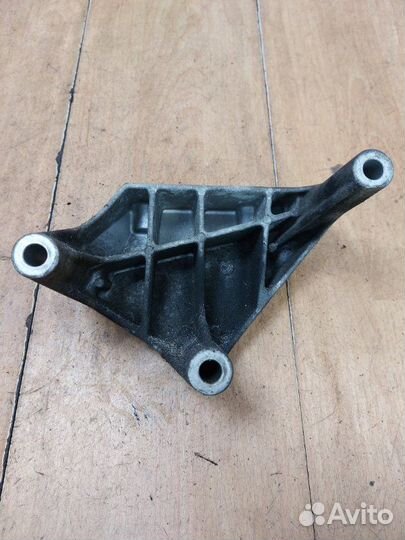 Кронштейн двигателя правый Opel Corsa C Z12XEP