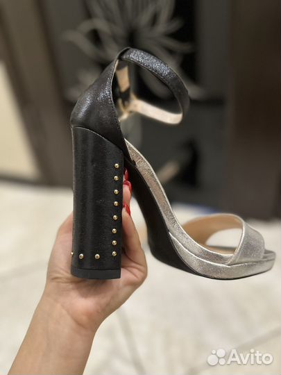 Туфли на каблуке