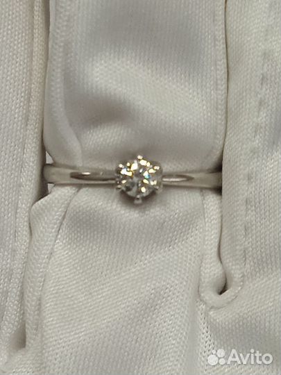 Золотое кольцо с камнем 16р