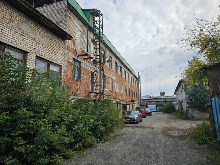 Отдельностоящее здание, 1300 кв.м