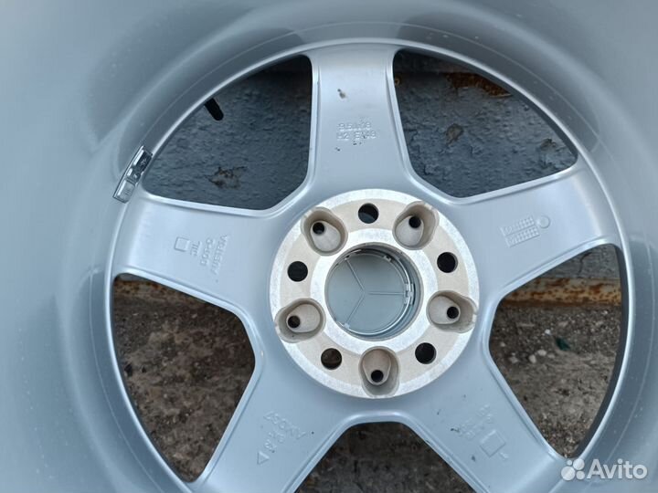 R18 Pirelli Winter Sottozero 240 Serie II 255/40, PCD 5x112 DIA 66.06