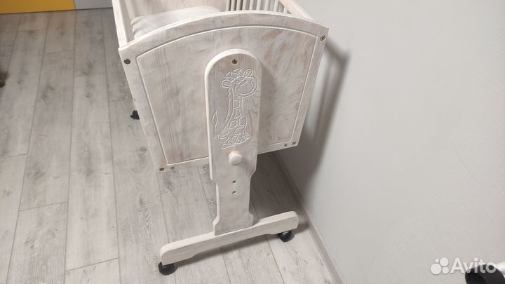 Детская кроватка с маятником, люлька