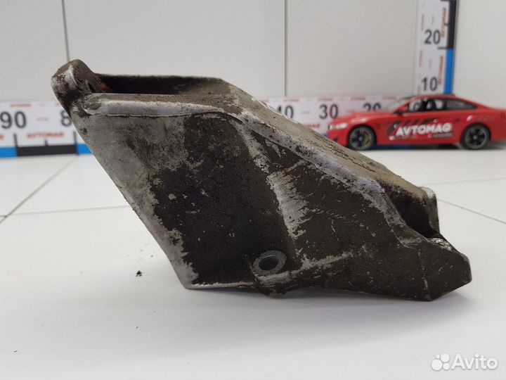 Кронштейн двигателя левый