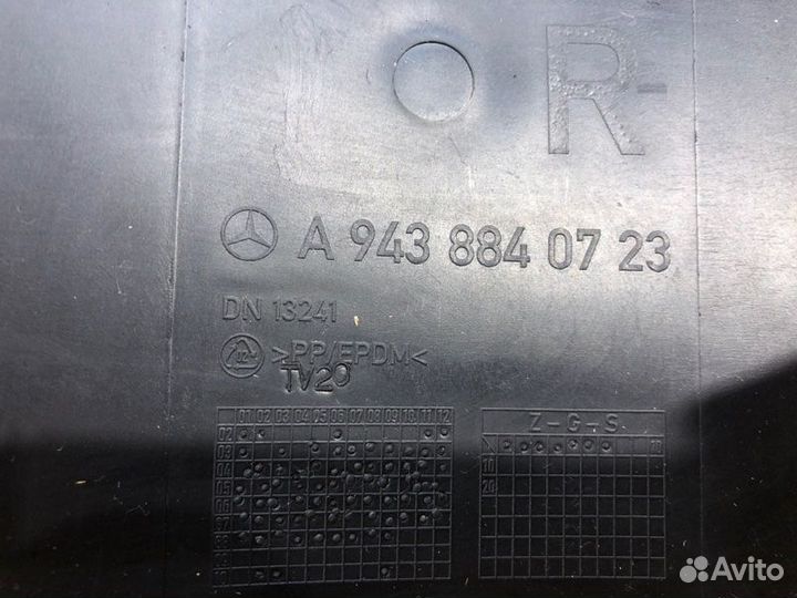 Дефлектор кабины передний правый Mercedes Actros