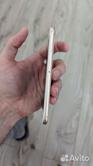 iPhone 8, 64 ГБ