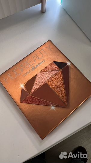 Тени для век huda beauty