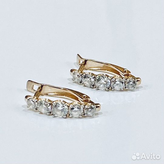 Золотые серьги с камнем